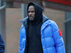R.Kelly pleads not guilty to sexual abuse charges, released from jail on $100,000 bond