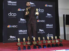 Drake wins 12 awards at Billboards, & thanks Arya Stark in acceptance speech