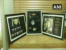 Rajkot jeweller makes gold, silver mementos for PM Narendra Modi