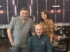 Rishi Kapoor, Neetu Singh finally heading home; Anupam Kher pens emotional post for friends