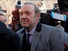 Christmas special: Kevin Spacey returns to 'House of Cards', fans rejoice