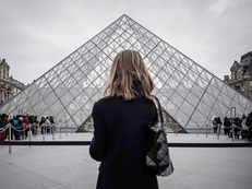 Louvre museum in Paris reopens after staff end 2-day coronavirus protest