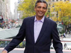 Who is Raj Subramaniam, the new CEO of FedEx?