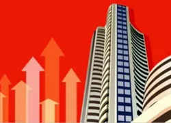 ET Market Watch: Sensex up 376 points on FMCG gains, Nifty closes above 24,900 level