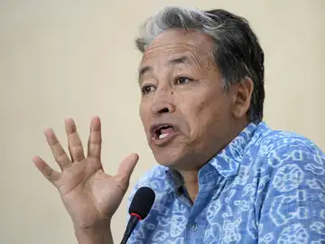 Sonam Wangchuk meets Zoramthanga, wants to study Mizo Peace Accord Sonam Wangchuk meets Zoramthanga, wants to study Mizo Peace Accord