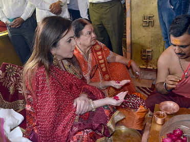 After Mukesh Ambani's Tirupati visit, wife Nita offers Isha's wedding invite at Ambaji temple now