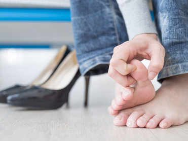 Diabetes can make your toes numb and affect walking ability: Quit smoking, have Vitamin B12-rich diet