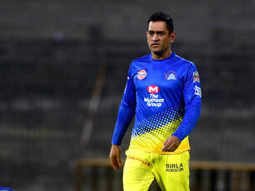 Dhoni donates Rs 1 lakh to fight Covid-19, faces the wrath of Twitter; netizens say 'his net worth is Rs 800 cr'