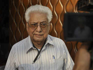 Basu Chatterjee, who enthralled India with 'Rajinigandha' and 'Chhoti si  Baat', passes away in Mumbai