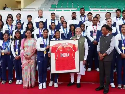 PM meets Asian Games medal winners; lauds strong performance