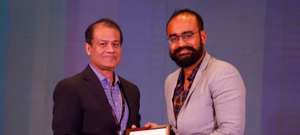 Colin Shah, Vice Chairman, GJEPC felicitates Vedanarayanan Vedantham, SME Business Head, Razor Pay.