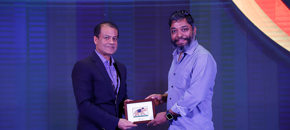 Colin Shah, Vice Chairman, GJEPC felicitates Animesh Samuel, Founder, NLP Bots.