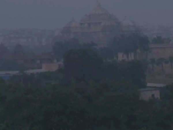 Delhi Air Pollution Live News Updates: Delhi shrouded in fog; Akshardham and nearby areas hit by 'very poor' AQI of 307