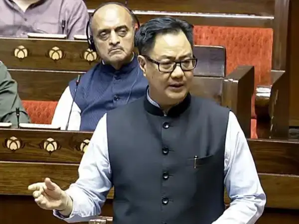 Waqf Bill Amendment News Highlights: Kiren Rijiju refers Waqf Bill to Joint  Parliament Committee - The Economic Times