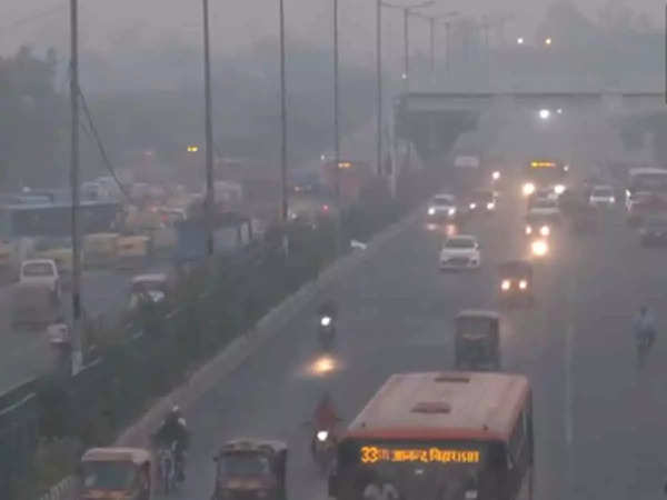 Delhi Air Quality Live News Updates: Dense fog blankets India Gate with AQI at 270 'Poor', Anand Vihar records AQI of 339 'Very Poor'