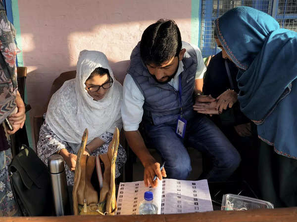 Jammu and Kashmir Election Phase 1 Live Updates: Voterturnout across 24 seats till 9 am stands 11.1%; Kishtwar sees busiest poll booths among seven districts