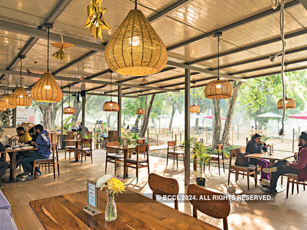 Open-air dining on the rise as virus-wary customers stay away from confined restaurants