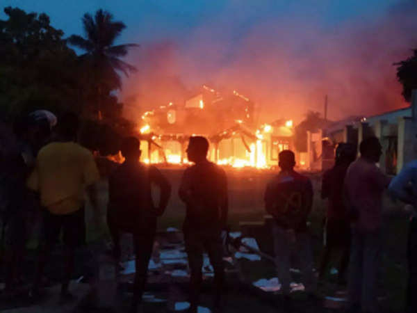 Sri Lanka Economic Crisis News Updates: Ancestral home of Rajapaksas set on  fire in Hambantota; 5 killed, 180 injured in violence - The Economic Times