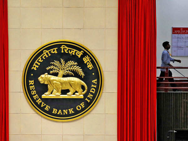 Hold 26% stake in state-run banks, give longer tenure to CEOs: RBI to government