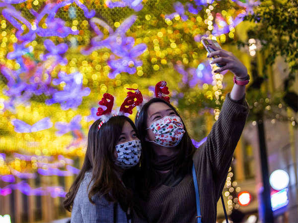 Selfie-obsessed youngsters are back thronging city malls