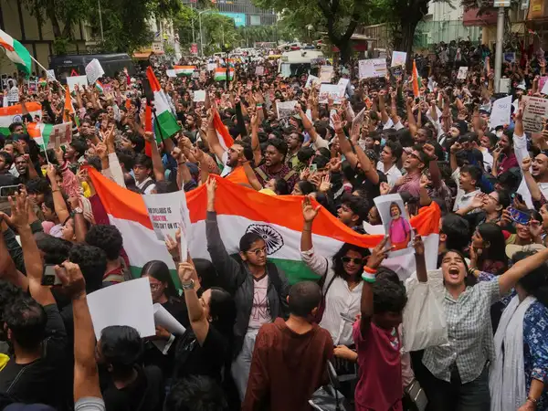CJP Protests Live Updates: Abhijeet Dipke thanks CJI as protest draws large  crowd - The Economic Times