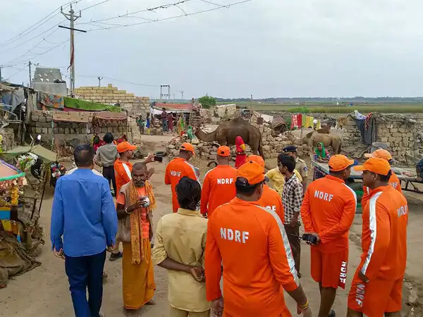 Cyclone Vayu updates: 3 lakh people evacuated from low-lying areas; Army, IAF teams on standby Cyclone Vayu updates: 3 lakh people evacuated from low-lying areas; Army, IAF teams on standby