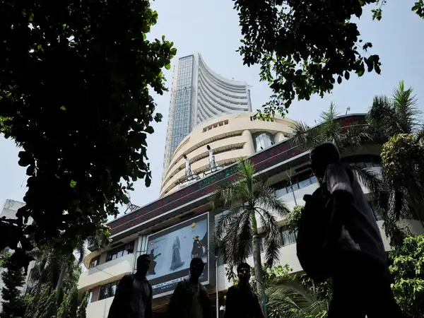 Stock Market Highlights | Closing Bell: Sensex breaks 4 day rally, settles 452 pts lower; Nifty below 25,550; Axis Bank drops 2%, Trent rises 3%
