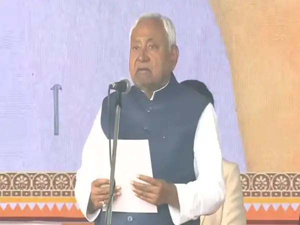 Bihar CM Oath Ceremony Live: Nitish Kumar sworn-in as Bihar's Chief  Minister for record 10th term - The Economic Times