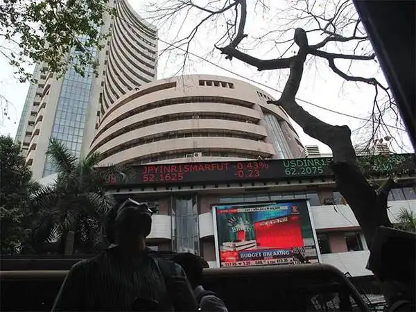 Traders’ Diary: Pricey valuations weighing on market Traders’ Diary: Pricey valuations weighing on market