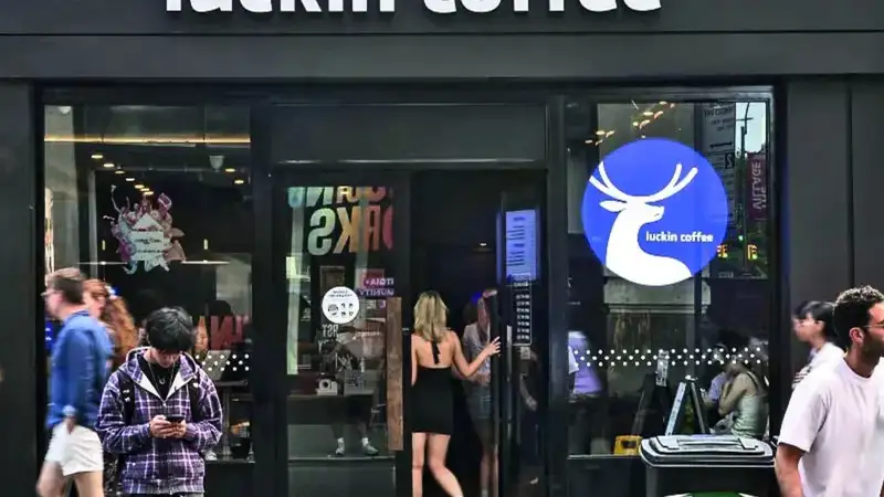 Caffeine clash: Starbucks slayer now brews a global coffee blend Caffeine clash: Starbucks slayer now brews a global coffee blend