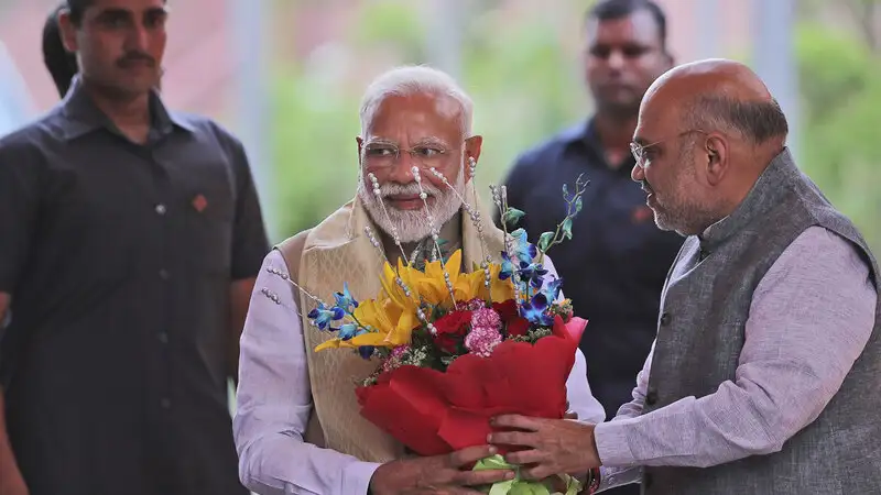 Narendra Modi, Amit Shah meet Union ministers to thank them for 'service to nation' Narendra Modi, Amit Shah meet Union ministers to thank them for 'service to nation'