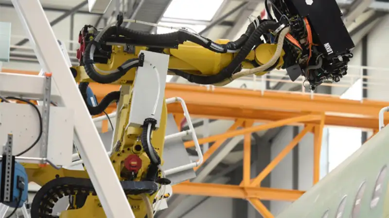 Software robots are taking over many manual processes Software robots are taking over many manual processes