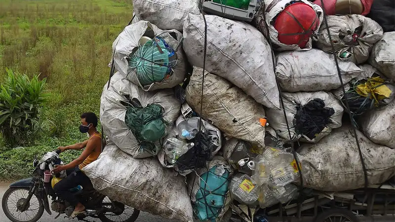 Industry seeks clarity on single-use plastic ban; officials say each state following its own policies is fragmenting industry Industry seeks clarity on single-use plastic ban; officials say each state following its own policies is fragmenting industry