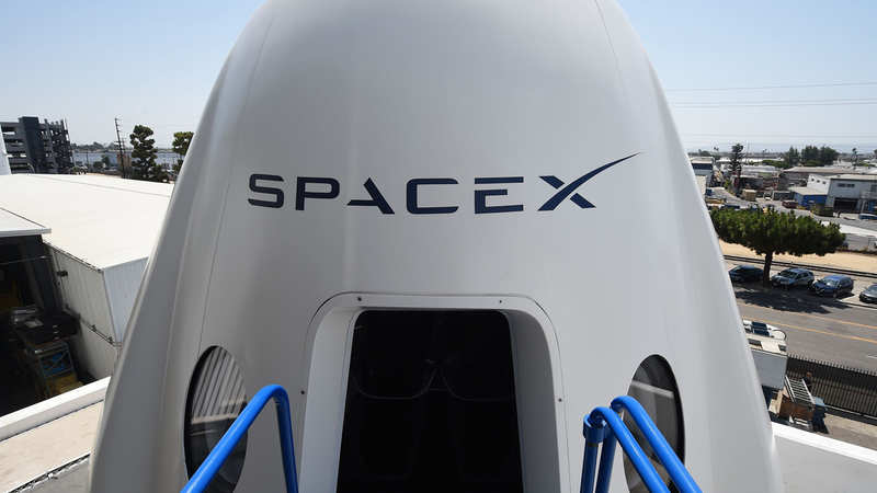 Spacex Announces New Plan To Send Tourist Around Moon The Economic - 