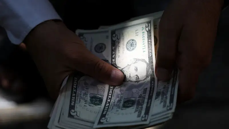 BRICS isn&rsquo;t killing the dollar. The world is learning to live without it