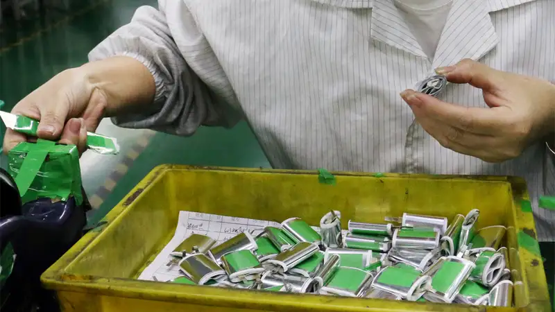 From phones to Tesla cars, lithium-ion batteries come of age From phones to Tesla cars, lithium-ion batteries come of age