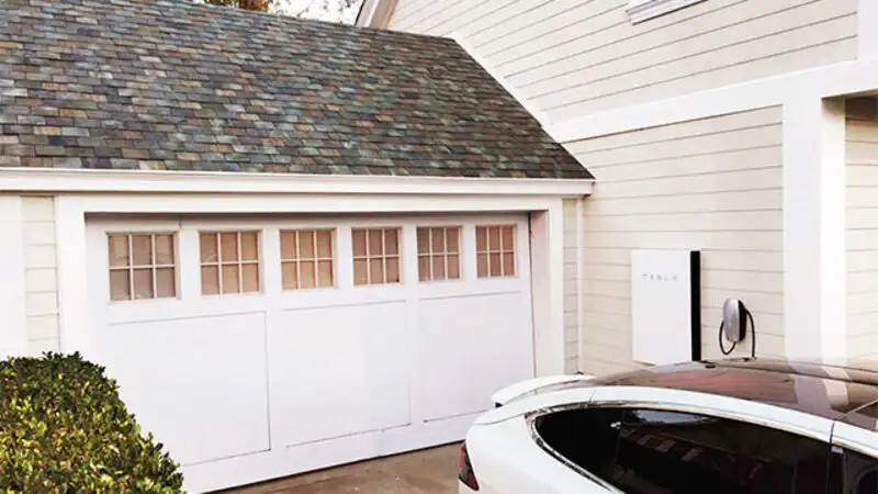 Tesla S Elon Musk Unveils Better Looking Solar Roof Made Of Glass The Solar Roof Consists Of Uniquely Designed Glass Tiles That Complement Aesthetics Any Home Embedded With Highest Efficiency Photovoltaic
