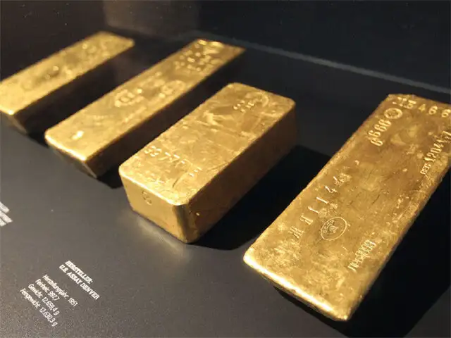 Gold snaps 4-day rally, silver slides too Gold snaps 4-day rally, silver slides too