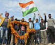 Thousands gather at border to welcome back Indian pilot