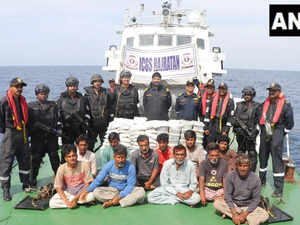 ICG foils Pakistan's drug smuggling attempt; seizes narcotics worth Rs 600 crore off Gujarat coast:Image