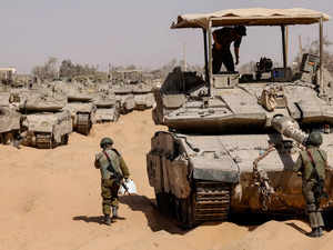 Israel military begins evacuating Palestinian civilians from Rafah, radio says:Image