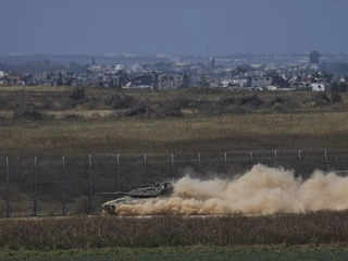 Israel moves into north Gaza Hamas stronghold, pounds Rafah without advancing