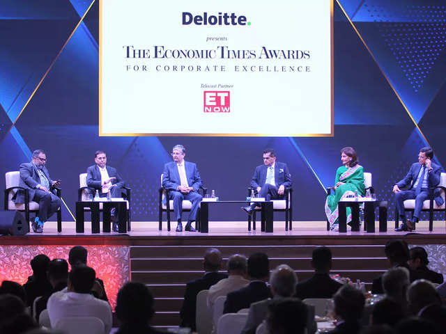 Top business leaders discuss increasing the pace of private sector capex