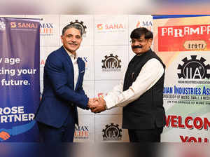 Sachin Arora, EVP & Head - Enterprise Growth & Key Partner Relationships, Max Life, with Ashok Kumar Agarwal, President, Indian Industries Association at the partnership announcement