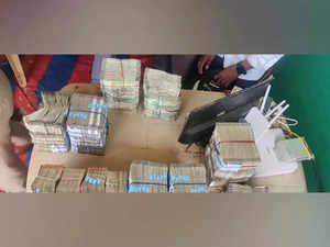 Karnataka: Police seize unaccounted cash in Gadag