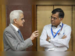New Delhi: RBI Governor Shaktikanta Das and Finance Secretary of India (Departme...