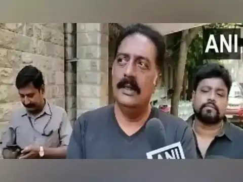 Prakash Raj casts his vote