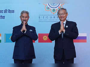 This handout photograph taken on May 5, 2023 and released by the Indian Ministry of External Affairs shows India's Foreign Minister Subrahmanyam Jaishankar (L) welcomes Shanghai Cooperation Organisation (SCO) Secretary-General Zhang Ming at the SCO Council of Foreign Ministers' meeting in Benaulim.  - XGTY / RESTRICTED TO EDITORIAL USE - MANDATORY CREDIT "AFP PHOTO/Indian Ministry of External Affairs" - NO MARKETING NO ADVERTISING CAMPAIGNS - DISTRIBUTED AS A SERVICE TO CLIENTS (Photo by INDIAN MINISTRY OF EXTERNAL AFFAIRS / AFP) / XGTY / RESTRICTED TO EDITORIAL USE - MANDATORY CREDIT "AFP PHOTO/Indian Ministry of External Affairs" - NO MARKETING