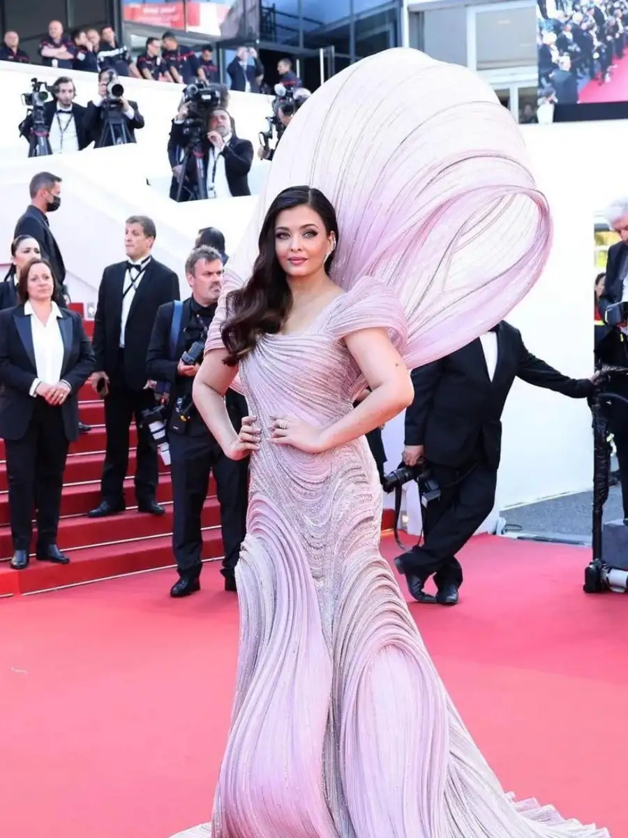 9 Best throwback looks from Cannes film festival mirchiplus
