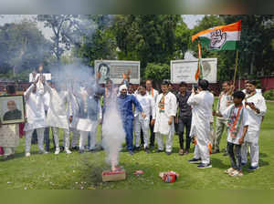New Delhi: Congress supporters celebrate the party's good show in Karnataka Asse...